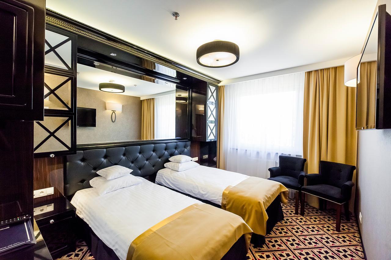 Hotel 500 Zegrze Buitenkant foto