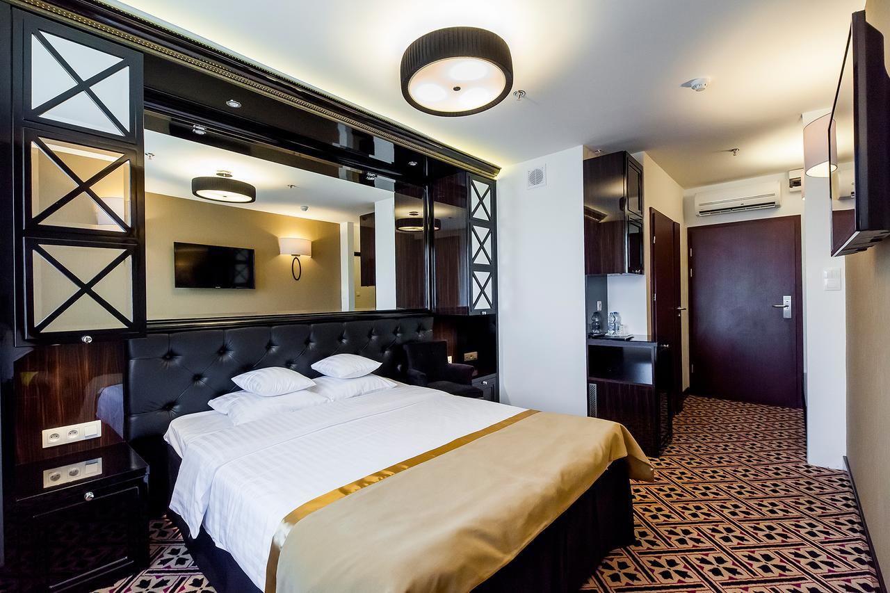 Hotel 500 Zegrze Buitenkant foto