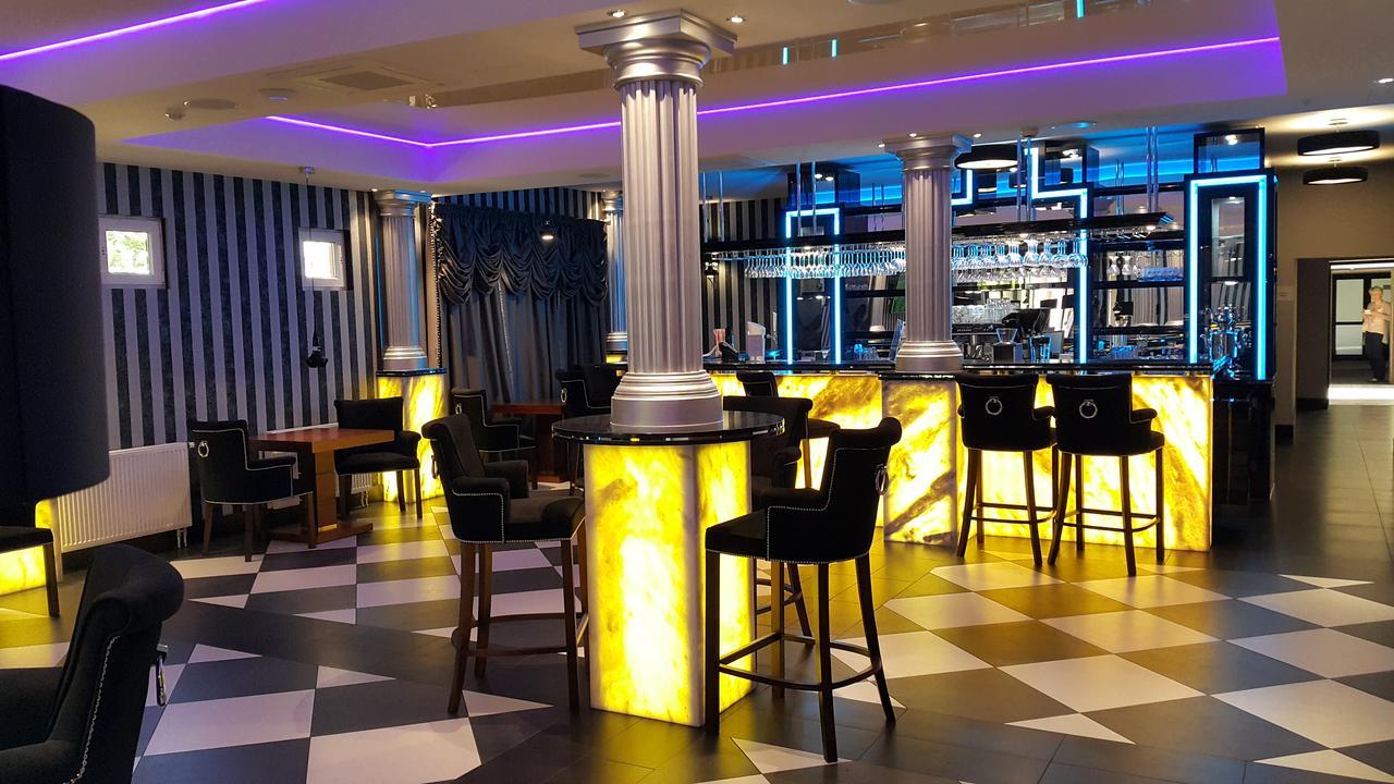 Hotel 500 Zegrze Buitenkant foto