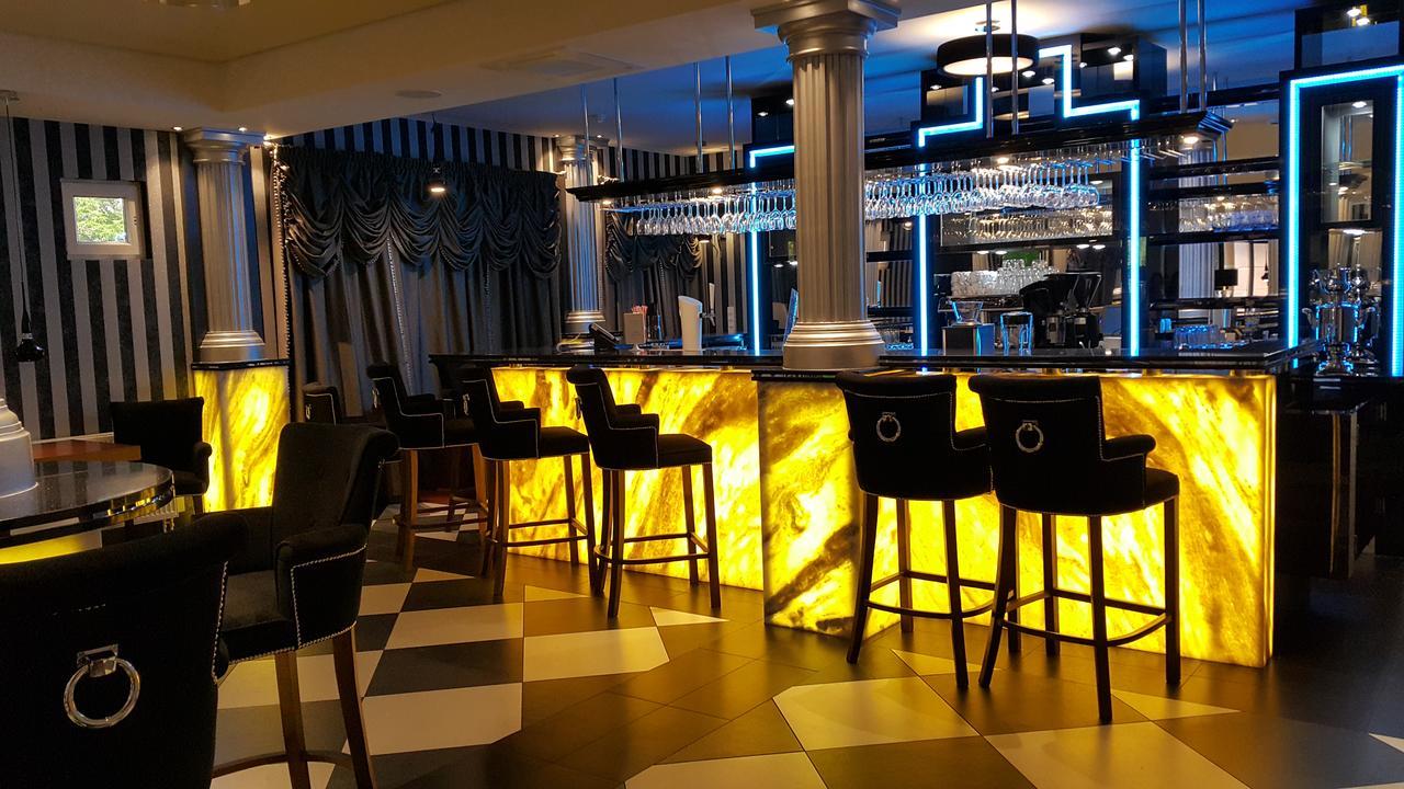 Hotel 500 Zegrze Buitenkant foto