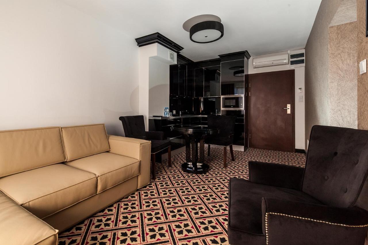 Hotel 500 Zegrze Buitenkant foto