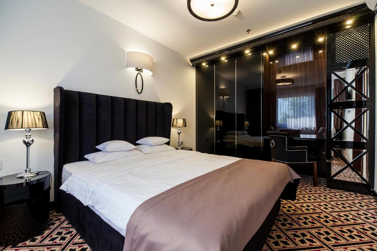 Hotel 500 Zegrze Buitenkant foto