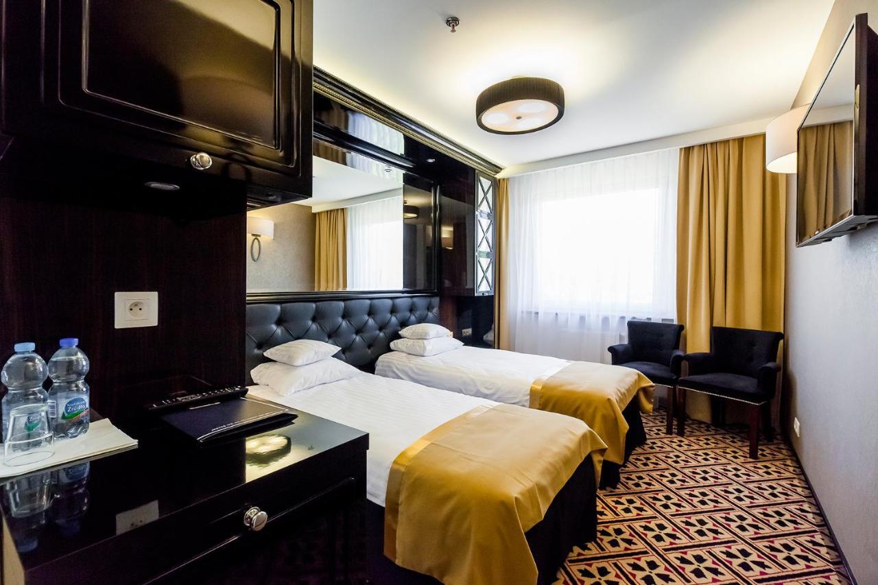 Hotel 500 Zegrze Buitenkant foto